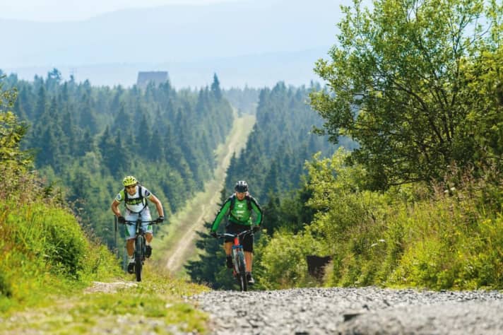   The last pedal strokes: Those who have conquered the Fichtelberg on the Stoneman Miriquidi can already smell the finisher's beer in Oberwiesenthal.