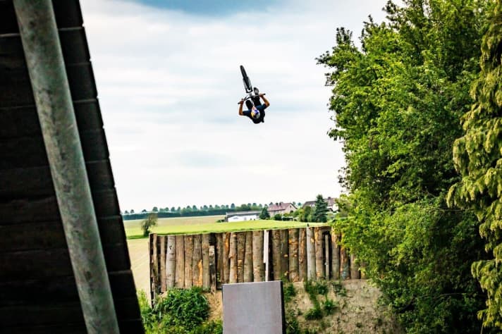   Zum Homespot braucht Fedko nur wenige Minuten. Dort kann er den ganzen Tag unter optimalen Bedingungen an seinen Tricks üben.