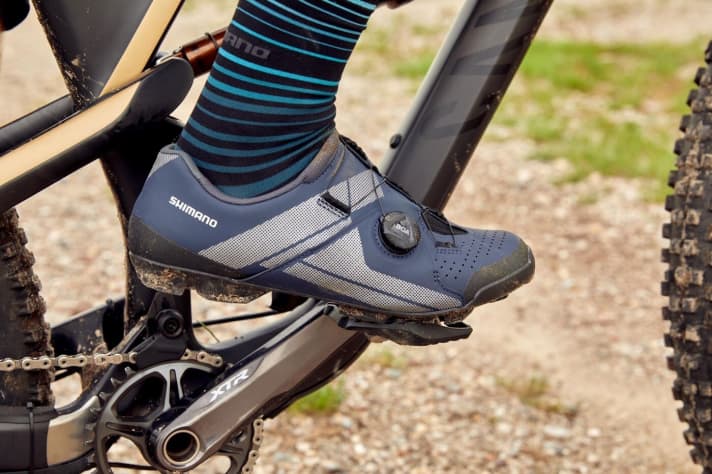   The BOA twist lock of the XC3 makes it easy to put on and adjust the boot, even while riding.