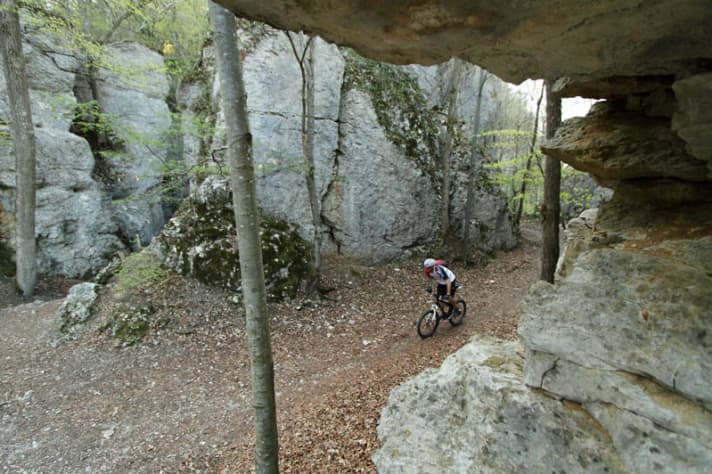   Auf Maguras Testrunde auf der Schwäbischen Alb. Hier kurz vor der Steilabfahrt mit Stefan Pahl.