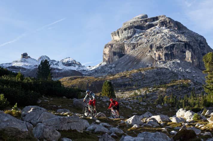  The trail to Col Locìa near the large Fanes hut