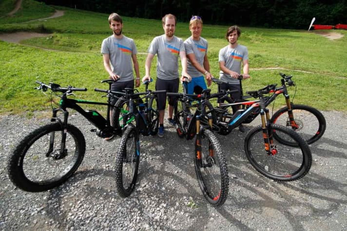   Eine ganze Flotte an neuen E-Mountainbikes hat Cube für 2016 im Sortiment.