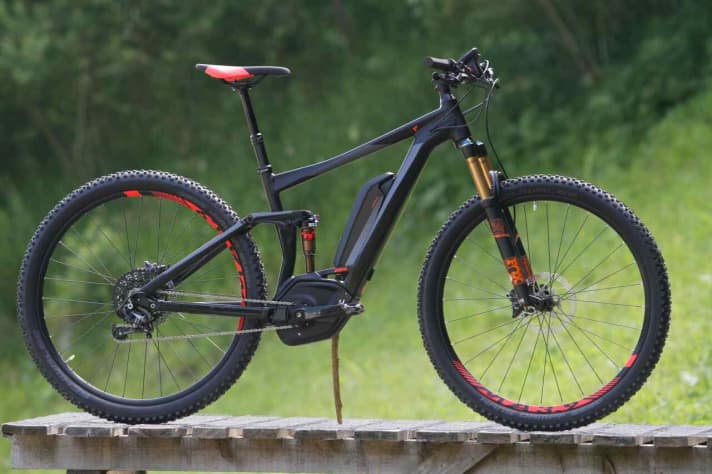   The Stereo Hybrid HPA 120 rolls on either 29- or 27.5-inch wheels.