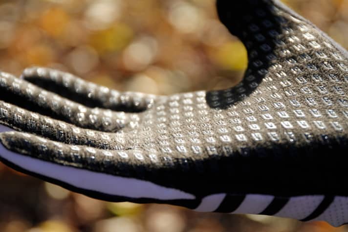   Not only is the entire inner surface of the Raptor generously rubberised... 