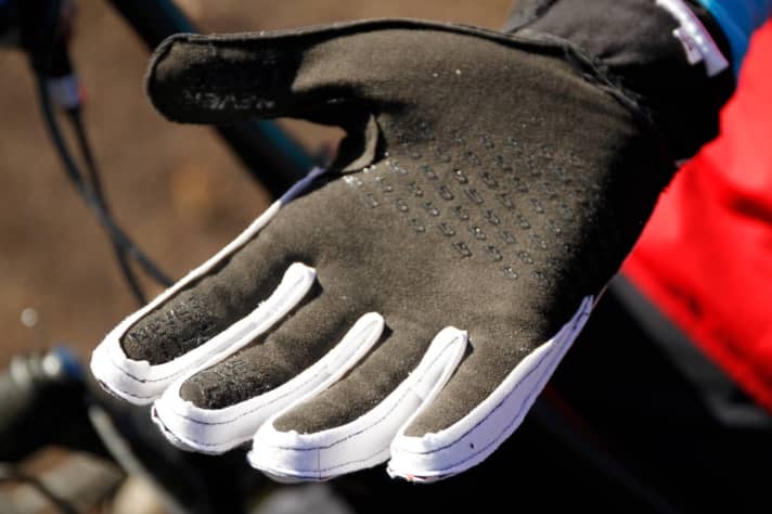   ...if you turn the glove inside out, you can also see silicone prints on the inside. GripGrab calls this feature Inside Grip. 