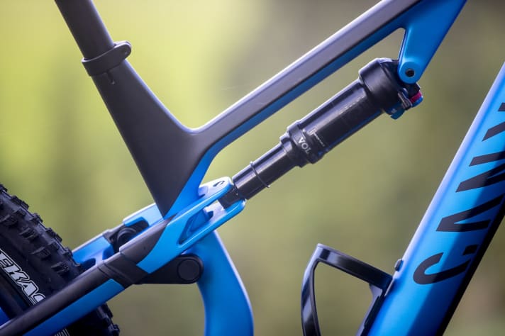   The linkage is made of fibre-reinforced plastic, which should benefit the longevity of the bearings.