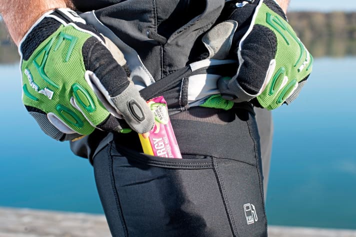Race Face Stash Bib Tight: Thigh pocket