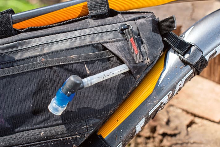 Blackburn Outpost Frame Bag Medium: Outlet for the drinking tube