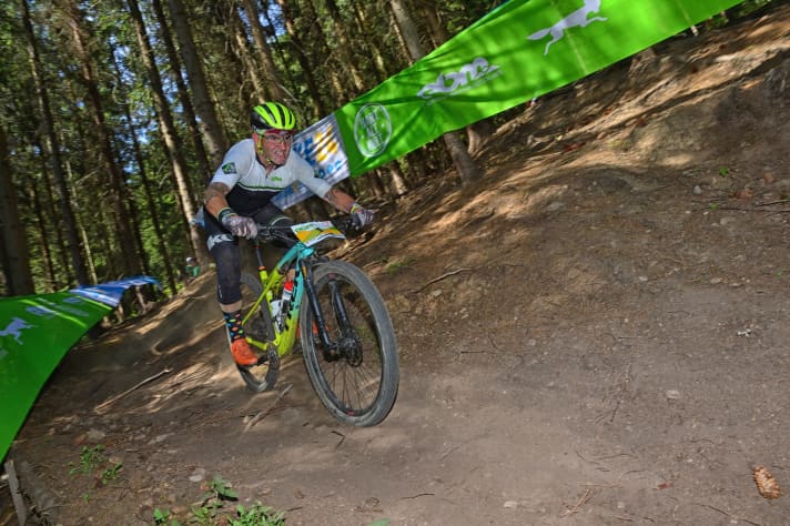   Marathon courses are the real showpiece discipline of the Supercaliber. Here, Henri pushes the 100 kilometres and 2600 metres of the Erzgebirge Bike Marathon into his calves.