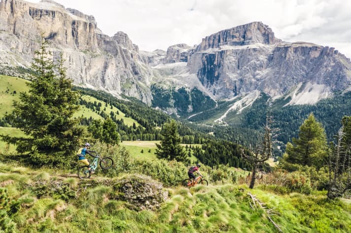 Allein die Kulisse rund um den Col Rodella ist zu schade, um den Tutti-Frutti-Trail im Renntempo durchzuflitzen. Seite 120