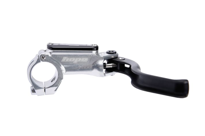   The reservoir also comes from the CNC milling machine. For weight reasons, the carbon lever can only be adjusted with tools.