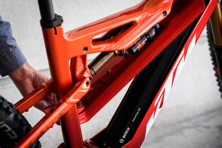   The KTM battery is hidden in the down tube under a cover that can only be opened and closed with the key.