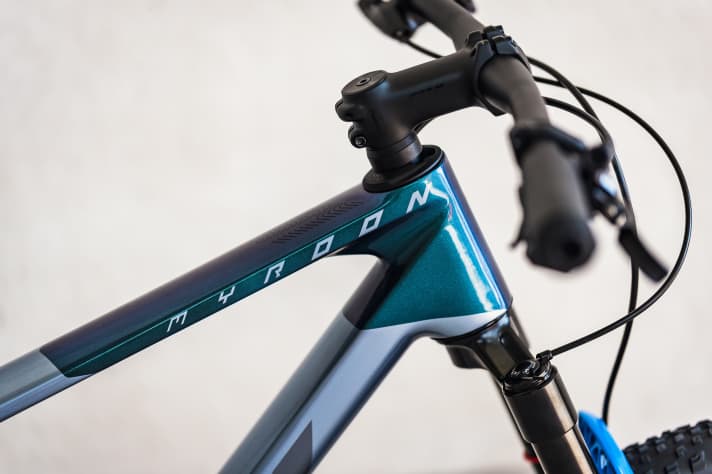 No more kinks in the down tube. This allows the new KTM Myroon frame to be lighter and stiffer than its predecessor. | r.