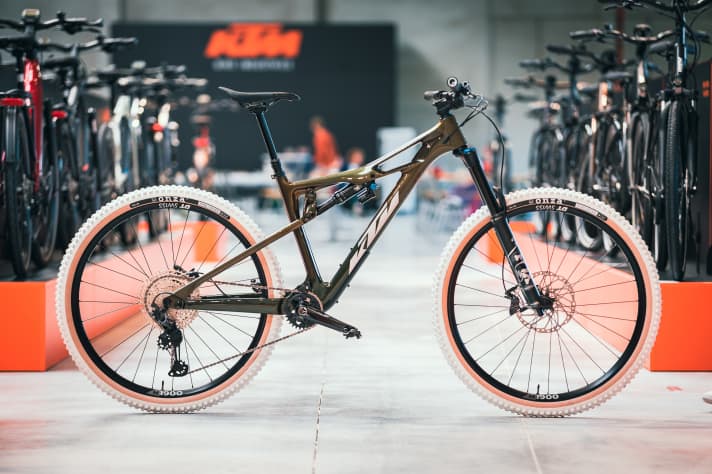 The KTM Prowler with 150 millimetres of travel at the rear, 160 mm fork and 29-inch wheels is the Austrian company's bike for demanding Alpine tours. From 2899 euros, with an aluminium frame. If you spend a little more, the Prowler comes with a carbon frame. | n.