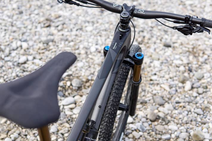  The filigree design language is also reflected in the slim top tube.