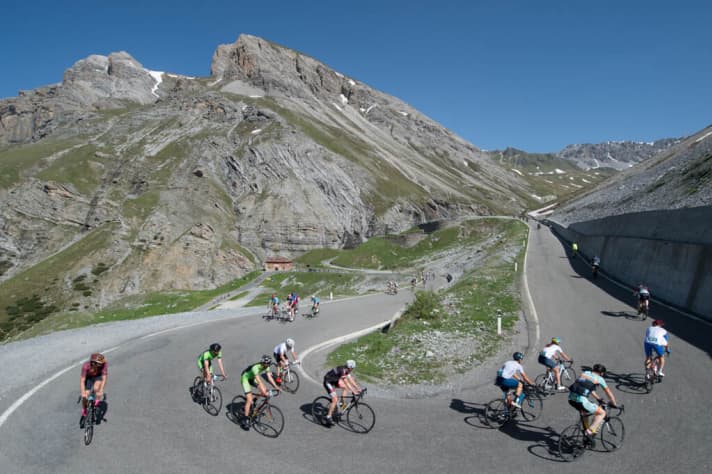 Die TOUR Transalp hat sich in den vergangenen 18 Jahren zum bekanntesten und begehrtesten Jedermann-Rennradevent entwickelt. | t.