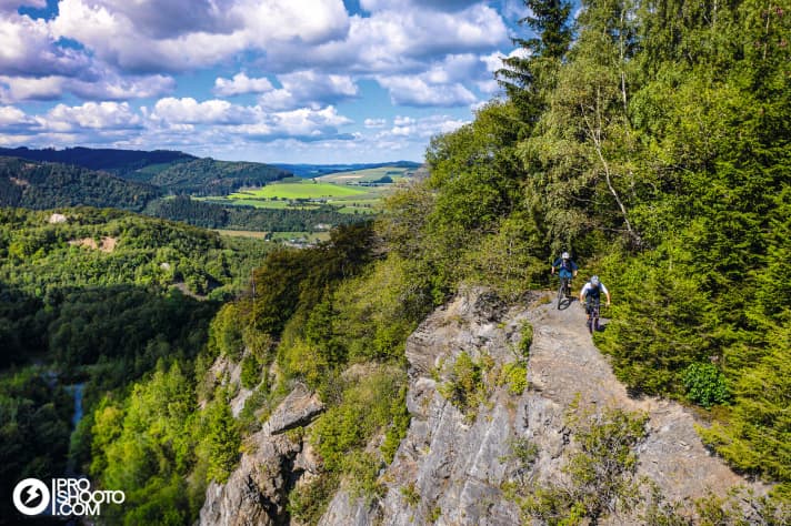   Sauerland Uphill-Trails, Bikeparks, Genuss-Touren und Trailcenter – die schönsten Seiten für E-Mountainbiker im großen Revier-Guide.