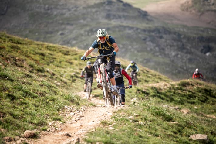   Orga-Chef Holger Meyer in Action. "An einem Tag checken wir die Trails rund um Serfaus-Fiss-Ladis," sagt Holger.