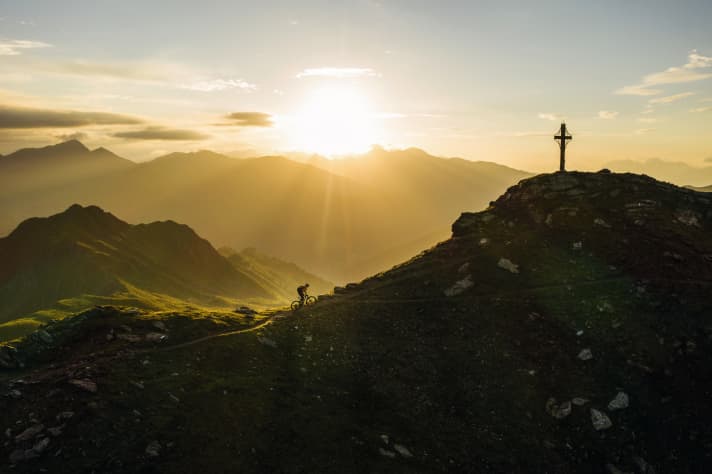   South Tyrol Two-day tour to the Marchhütte: Idyll between the Villgratner mountains and the Sexten Dolomites.