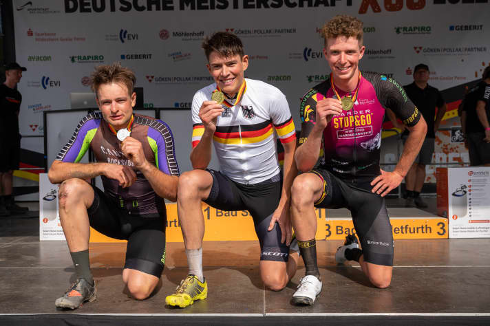   2022er-DM-Podium der Herren (v. l. n. r.): Luca Schwarzbauer, Max Brandl und Niklas Schehl.