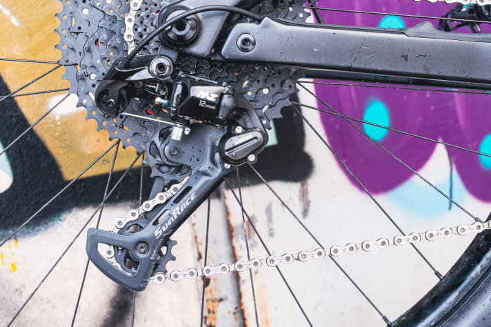 Crisp is different, but the chain reliably climbs over the crack 