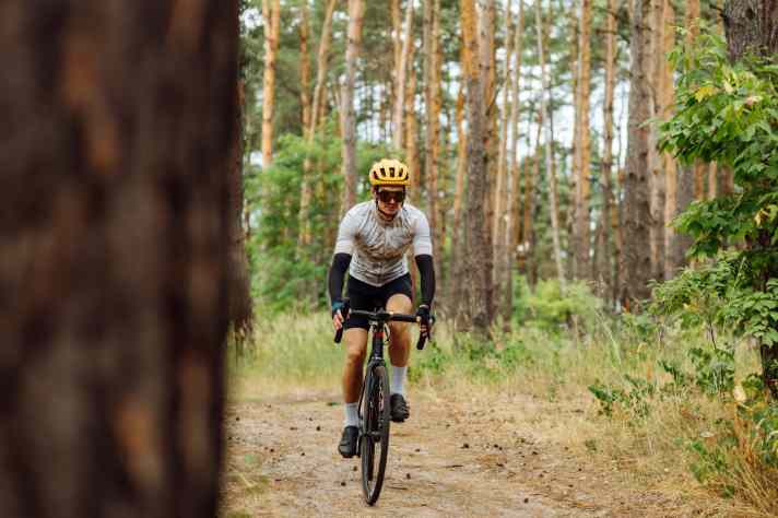 Hiking paths and unobstructed trails define perhaps the most popular gravel area: close to nature and wellness on wheels.