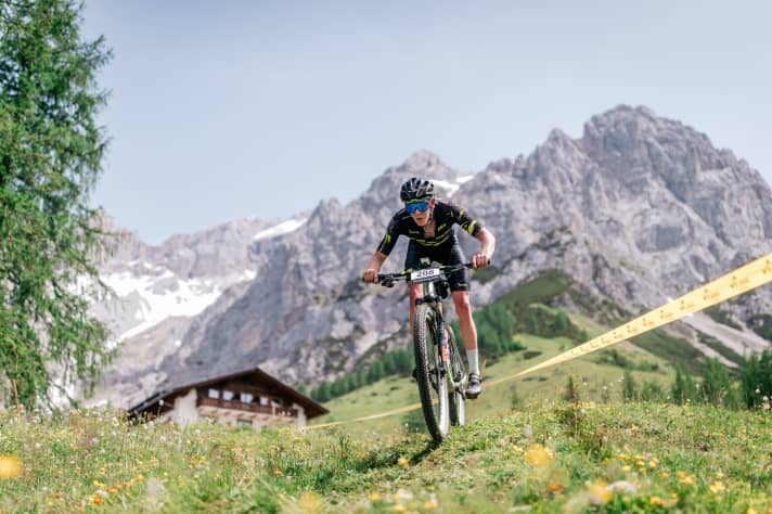 The start and finish of the four-day Alpentour Trophy stage race always remain in Schladming. This has organisational advantages.