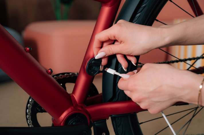 First the laptop, then the bike. The new Ampler models can be charged via USB-C. However, a charger is not included in the scope of delivery.