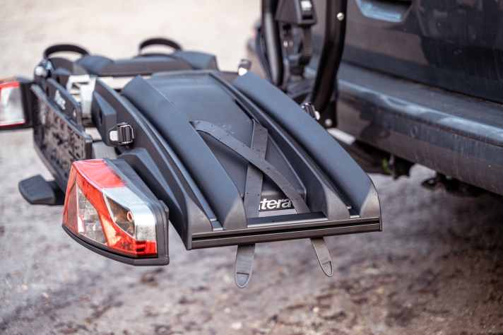 The ratchet straps can be neatly stowed away for transport