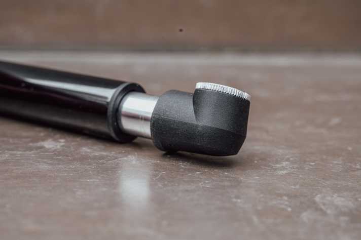 Due to the very short pump head, you have to accept compromises in handling