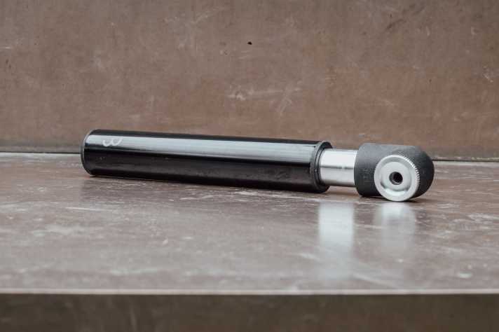 Thanks to the double chamber, the small BBB should still push a lot of volume per stroke into the tyre