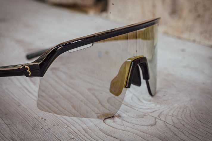 Le revêtement antibuée et les fentes d'aération empêchent efficacement les lunettes BBB de s'embuer trop rapidement.