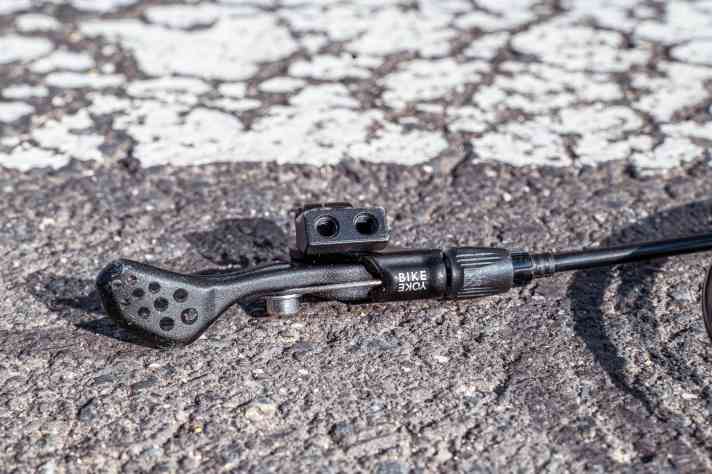 Den kugelgelagerten Triggy Alpha kennen wir schon aus der Revive. Hier hat er etwas höhere Bedienkräfte.