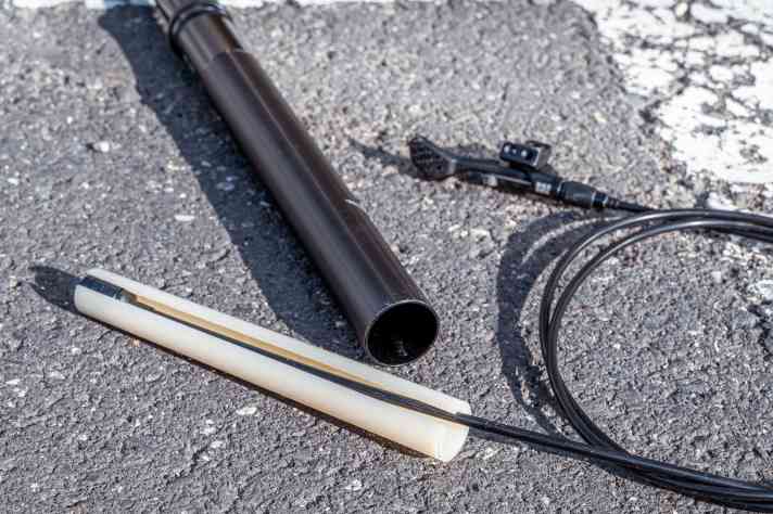 A special tool is required to connect the cable to the support.