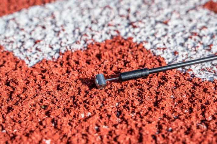 Put the cable buoy on and off to the support. Mounting the Revive 3.0 is very simple