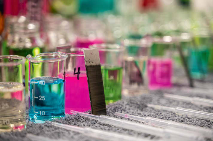 Bunte Sache: Teststreifen für den Bioreiniger-Check