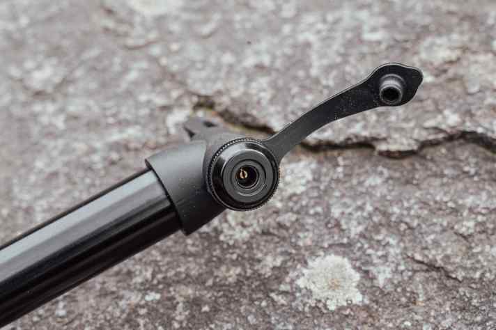 Clever: Der Pumpenkopf bedient alle Ventilarten ohne lästiges Umschrauben.