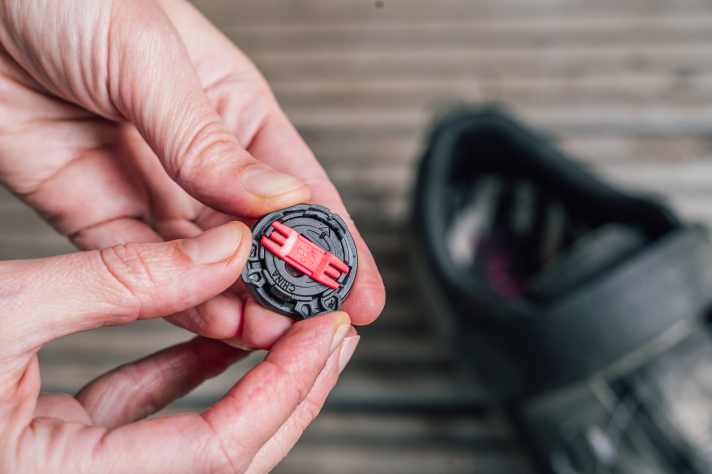 The rope ends can only be inserted when the two markings are on top of each other