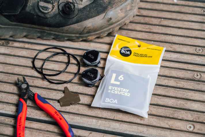 Boa sends both fasteners, new laces and a small tool in the set. All you need is a small pair of pliers to shorten the ropes
