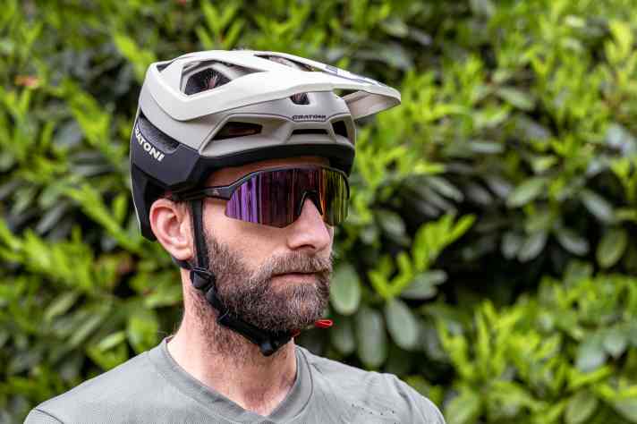 The Alpina sits a little high on the face, leaving a lot of air in the cheeks. Be sure to try them on