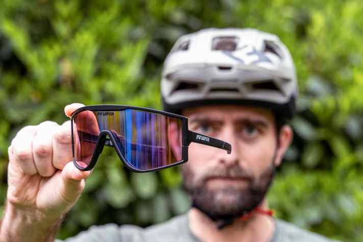 Schlichtes Schwarz ist eher die Ausnahme im Sortiment von Pit Viper