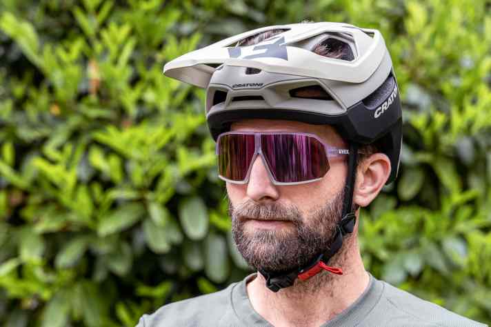 Nicht ganz die Farbe unseres Redakteurs, aber der satte Sitz und das große Sichtfeld überzeugen