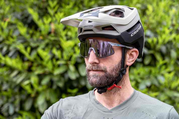 Die Hypercraft kommt im windschnittigen Race-Design und baut recht breit