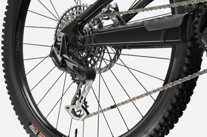 Die Sram Eagle Transmission funktioniert kabellos und schaltet unter Last herausragend geschmeidig.