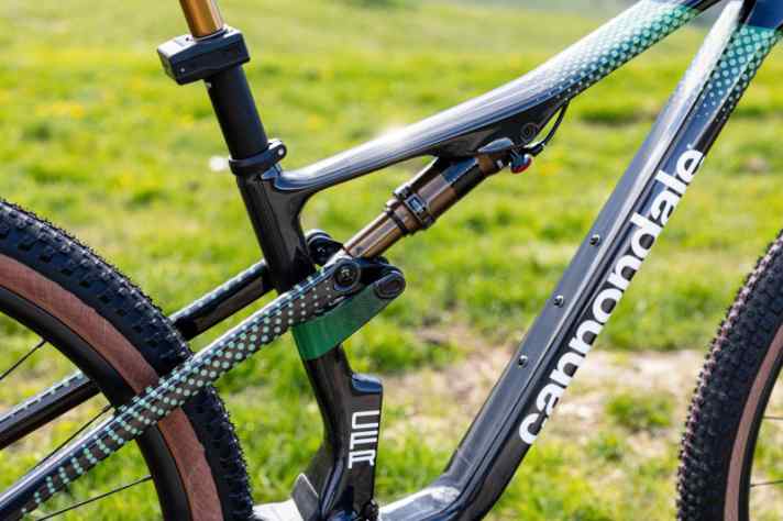 The fork and rear suspension provide 120 millimetres of travel.