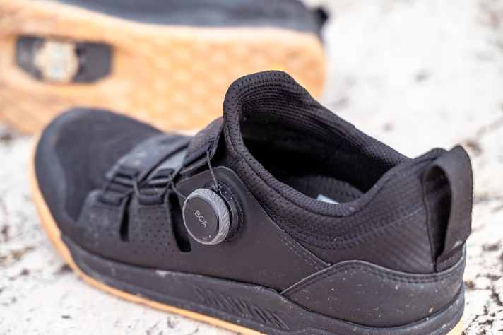 Sitzt fast wie eine Socke und verhindert Druckstellen: die Wrap-around-Zunge am neuen Scampr