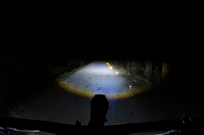 Besonders im Nahbereich bleibt die Cateye recht dunkel