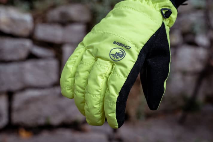 The material on the backhand is highly water-repellent, while the membrane underneath keeps it completely waterproof