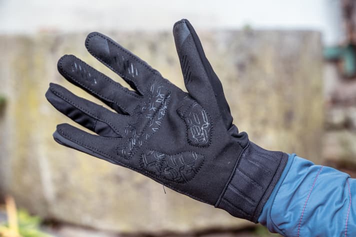 Kaum ein anderer Handschuh im Test schmiegt sich so gut um die Hände wie der Craft