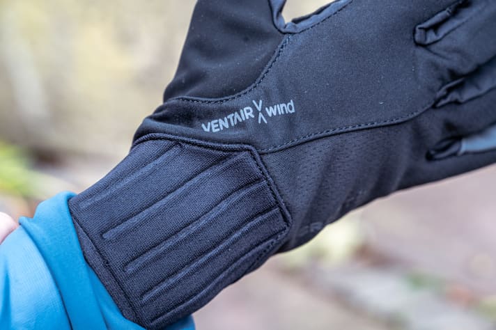 Wirklich warm ist er nicht der ADV. Er schützt die Finger lediglich vor dem kalten Fahrtwind